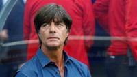 Timnas Jerman besutan Joachim Loew masih jadi favorit juara di Piala Dunia 2018. Loew berhasil  membuat Jerman meraih hasil konsisten di turnamen-turnamen besar dan mengusung sepakbola menyerang yang akan disukai suporter the Gunners. Tapi akan sulit menggaet Loew karena masih terikat kontrak sampai 2020. (Foto: REUTERS/Grigory Dukor)