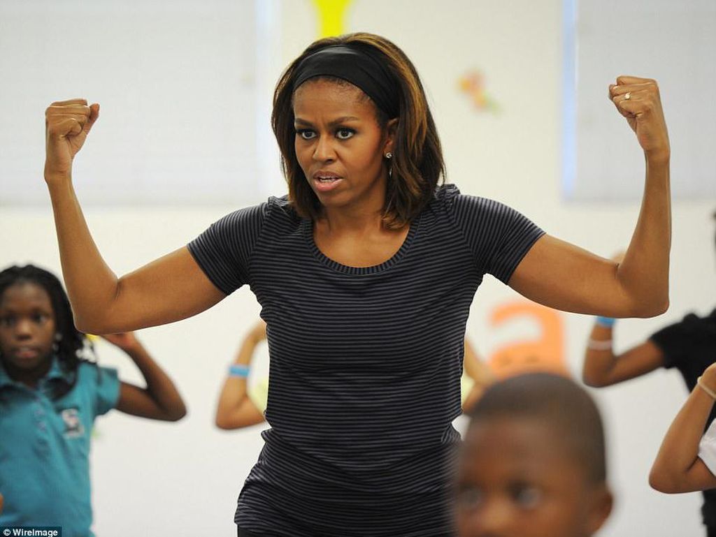 Potret Jagonya Michelle Obama Plank dan Push Up