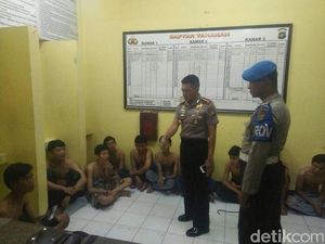 Polisi Tangkap Belasan Remaja yang Bawa Celurit di Jaktim