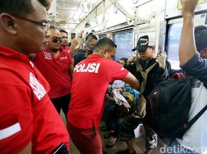 Polisi Gelar Razia Narkoba di KA Commuter Line