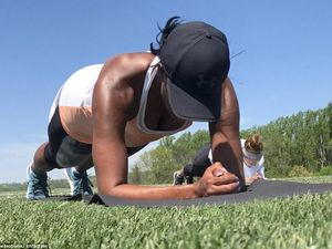 Ratu Plank! Tradisi Olahraga Bareng Sahabat yang Jadi Favorit Michelle Obama Ratu Plank! Tradisi Olahraga Bareng Sahabat yang Jadi Favorit Michelle Obama
