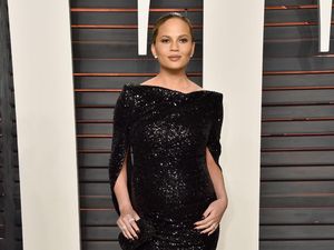 Jaga Tubuh Tetap Sehat, Ini 6 Makanan yang Selalu Ada di Kulkas Chrissy Teigen Jaga Tubuh Tetap Sehat, Ini 6 Makanan yang Selalu Ada di Kulkas Chrissy Teigen