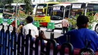Terminal Kampung Rambutan Masih Lengang