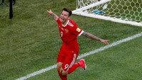 Striker Celta Vigo, Fedor Smolov, memiih pulang ke Rusia di tengah pandemi virus corona. Dilaporkan AS, Smolov sempat tidak diizinkan, namun tetap pulang ke Rusia dengan menggunakan jet pribadi, guna merayakan ultah tunangannya yang baru berusia 18 tahun.Foto: REUTERS/Grigory Dukor