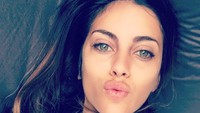 Elmudo memberitakan kalau Bartra dan Melissa meminta tamu yang datang ke pernikahan mereka tidak membawa hadiah. Sebaliknya, pasangan ini meminta tamu menyumbang ke sebuah proyek sosial di Spanyol (Foto: ist Instagram @melissajimenezgp).