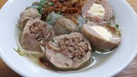Slruup! Di Sini Ada Bakso Rawit dan Bakso Daging Cincang Sedap