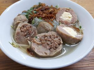 Slruup! Di Sini Ada Bakso Rawit dan Bakso Daging Cincang Sedap Slruup! Di Sini Ada Bakso Rawit dan Bakso Daging Cincang Sedap