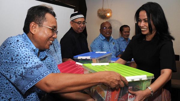 Blue Bird Bukber dengan Sopir Taksi