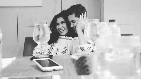 Potret Kemesraan Ochi Rosdiana dan Cemal Faruk