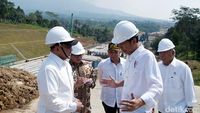 Presiden Jokowi Cek Pembangunan Tol Bocimi