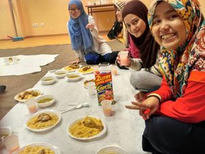 Ramadan di Polandia: Puasa 19 Jam di Tengah Ujian & Rindu Kampung