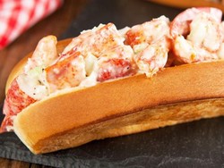 Lobster Roll Sepanjang 49 Meter Ini Dibuat untuk Pecahkan Rekor Dunia
