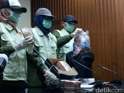 Penampakan Kardus Isi Uang Suap Gubernur Bengkulu