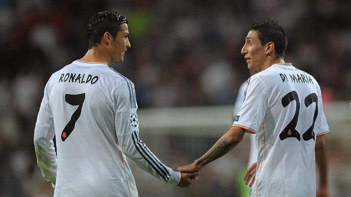 Cristiano Ronaldo dan Angel di Maria MADRID, SPAIN - OCTOBER 02: Angel Di Maria (R) of Real Madrid CF celebrates with team-mate Cristiano Ronaldo after scoring their team's third goal during the UEFA Champions League match between Real Madrid CF and FC Copenhagen at Estadio Santiago Bernabeu on October 2, 2013 in Madrid, Spain. (Photo by Denis Doyle/Getty Images)