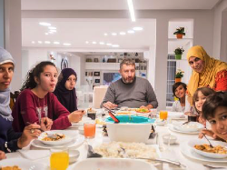 Kreasi Mi Instan Ini Bikin Keluarga Betah Buka Puasa di Rumah