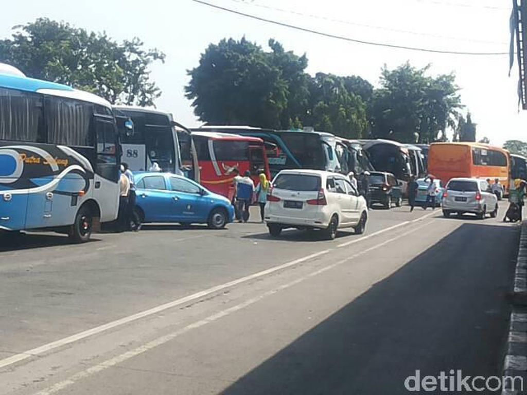 15 Ribu Pemudik Kembali ke Jakarta Lewat Terminal Kalideres 15 Ribu Pemudik Kembali ke Jakarta Lewat Terminal Kalideres