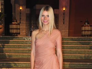 Gwyneth Paltrow Lelang Gaun ke Oscar untuk Donasi COVID-19