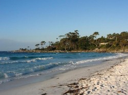 Pantai Ini Berpasir Putih Bak Salju