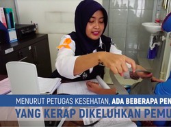 Sigapnya Petugas Kesehatan di Posko Mudik Stasiun Senen