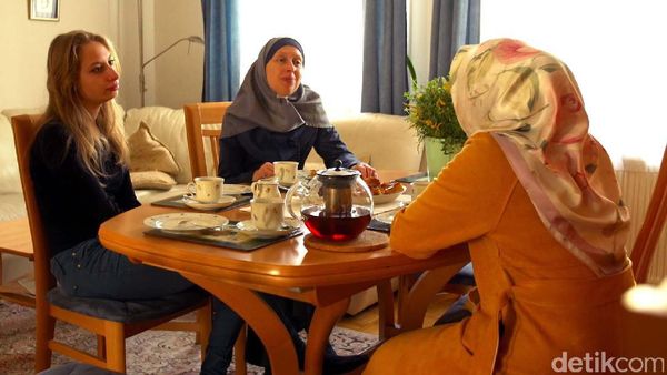 Kisah Mualaf Carla Amina