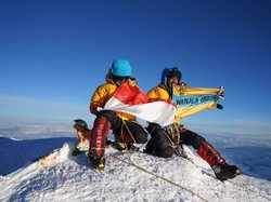 Mahasiswa Universitas Airlangga Capai Puncak Tertinggi Amerika