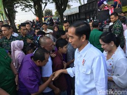 Jokowi Jalan-jalan ke Ragunan Bersama Keluarga