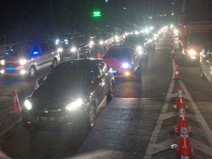 Malam Ini, Tol Tangerang-Merak Mulai Dipadati Pemudik Malam Ini, Tol Tangerang-Merak Mulai Dipadati Pemudik