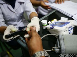 Jelang Libur Natal, Sopir di Terminal Merak Jalani Tes Kesahatan Jelang Libur Natal, Sopir di Terminal Merak Jalani Tes Kesahatan