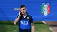 Marco Verratti mesti menunggu setidaknya sampai 2020 untuk tampil di turnamen pertamanya berseragam Italia, usai absen di Piala Eropa dua tahun lalu karena cedera pangkal paha. Gelandang tengah Paris St. Germain itu tampil impresif di musim lalu usai mencetak dua gol dan tujuh assist. (Foto: Claudio Villa/Getty Images)