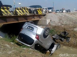 Sopir Ngantuk, Honda Freed Nyemplung Sungai di Pemalang