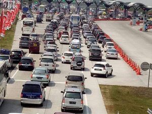 Kemacetan di Rest Area Tol Cipali Mengular Hingga 12 Km Kemacetan di Rest Area Tol Cipali Mengular Hingga 12 Km