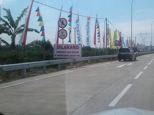 Lewat Jalan Tol Fungsional Jangan Melebihi Batas Kecepatan 40 Km/Jam Lewat Jalan Tol Fungsional Jangan Melebihi Batas Kecepatan 40 Km/Jam