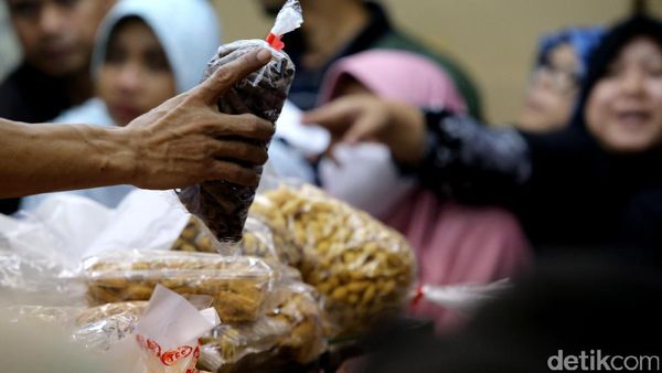 Kue Lebaran Laris Manis