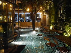 Kafe Unik di Bandung, Ngopi Sambil Basah-basahan