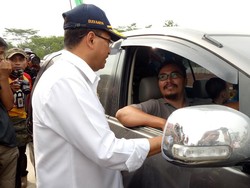 Tinjau Jalur Tol Fungsional Pemalang-Batang, Menhub Tanya Kesan Pemudik