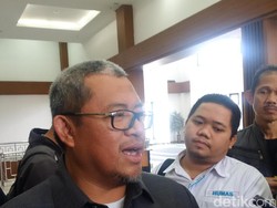 Gubernur Aher Mengaku Sulit Tolak Parsel Rengginang dari Warga