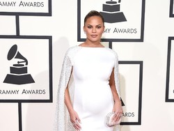 Ini Makanan yang Diinginkan Chrissy Teigen Saat Hamil Anak Kedua