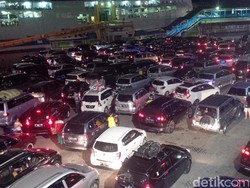 Puncak Arus Mudik di Pelabuhan Merak Diprediksi Malam Ini