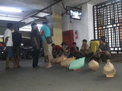 Bawa Sajam dan Sabung Ayam, Puluhan Orang Diamankan Polisi