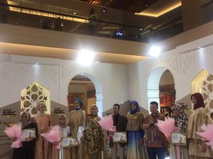 5 Fashion Desainer Berbakat Pemenang Kompetisi Coffeetone X You 5 Fashion Desainer Berbakat Pemenang Kompetisi Coffeetone X You