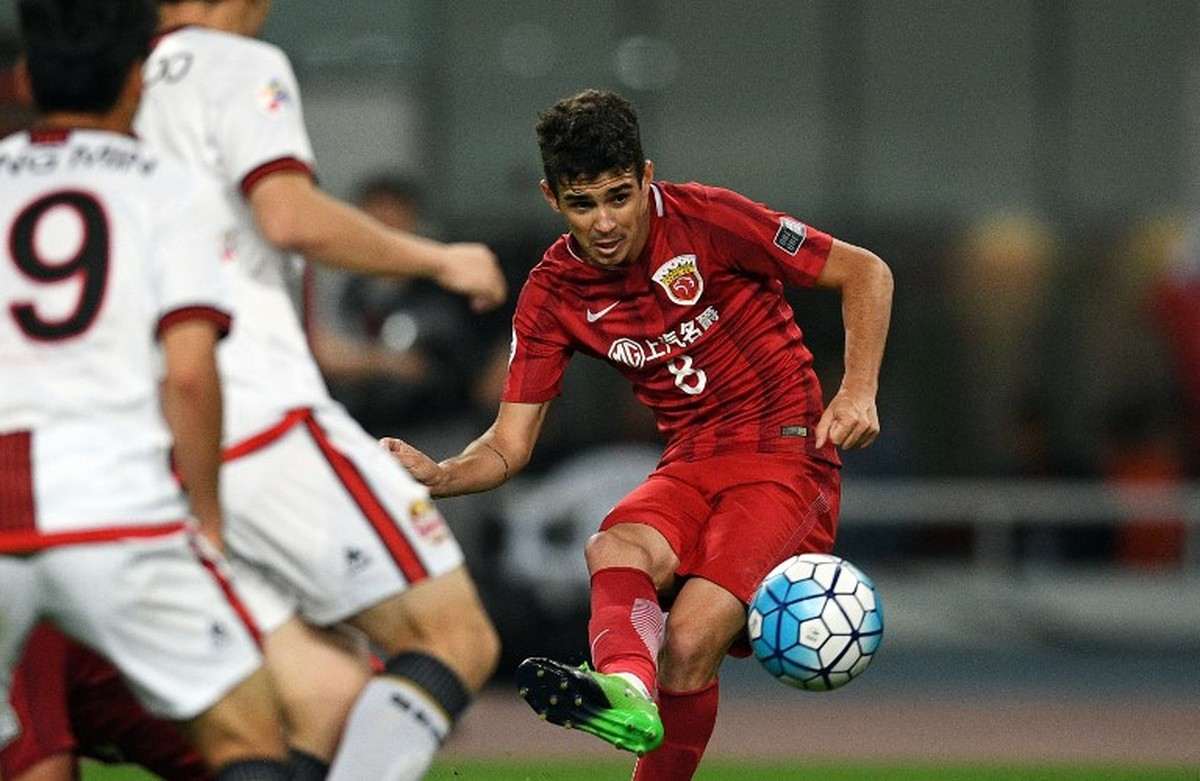 Pemain Shanghai SIPG Oscar diskors delapan laga. Foto: AFP PHOTO / Johannes EISELE