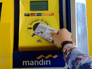 Sekali Tap, Bayar Tol Makin Mudah dengan Mandiri e-money Sekali Tap, Bayar Tol Makin Mudah dengan Mandiri e-money