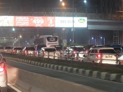 Begini Penampakan Kemacetan di Tol Dalam Kota Arah ke Cawang