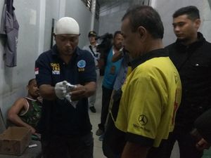 Sopir Angkutan Mudik Banda Aceh-Medan Jalani Tes Urine Sopir Angkutan Mudik Banda Aceh-Medan Jalani Tes Urine