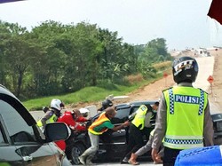 Kecelakaan Sedan Terjadi di Tol Darurat Brebes-Gringsing