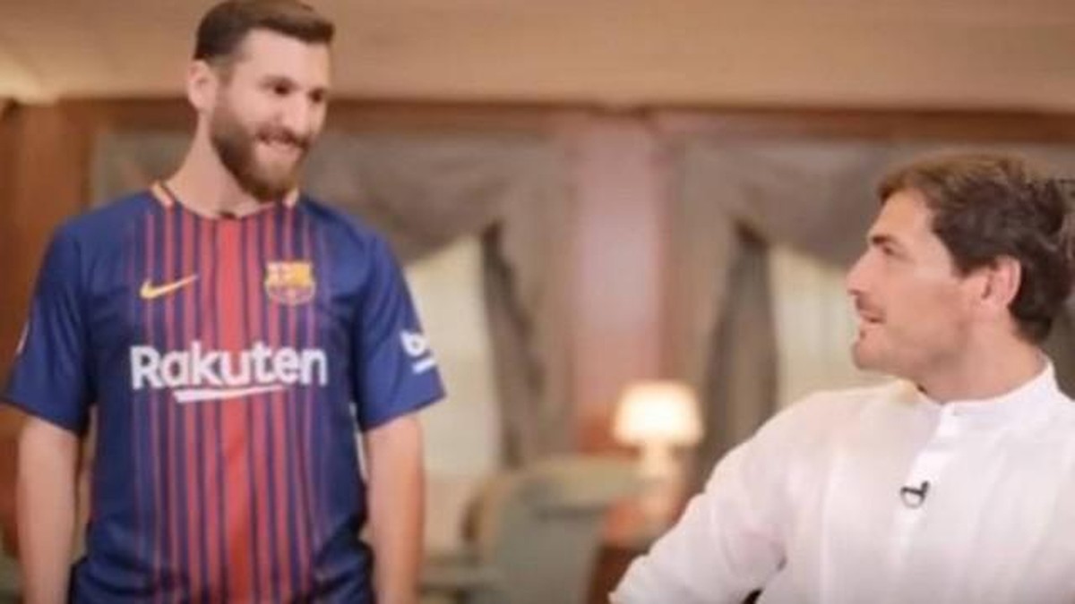 Perjumpaan Reza Parastesh dengan Iker Casillas (Foto: Youtube)