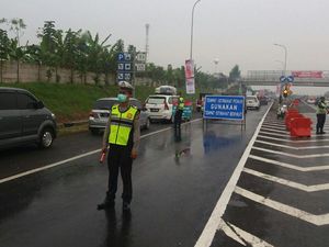 Lalin di Tol Cikampek Macet 4 Km Jelang Rest Area Cikarang
