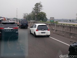 Tol Jakarta-Cikampek Macet Usai Gerbang Tol Cikarang Utama