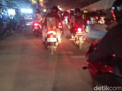 Pemudik Bermotor Mulai Padati Jalan Kalimalang