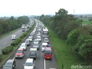 Arus Mudik, Kendaraan Antre 2 Kilometer di GT Cileunyi